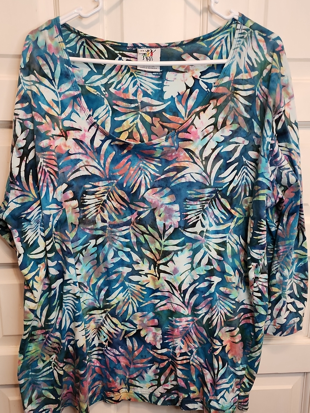 RUM REGGAE Tropical Leaf Print Scoop Neck Top in Teal & Multicolor